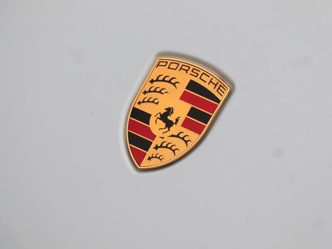 PORSCHE Taycan Photo 10