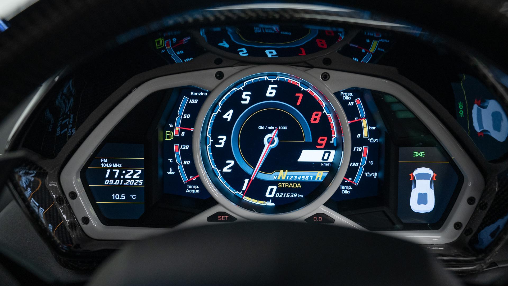 LAMBORGHINI Aventador Photo dd2cb8d4-6042-4a30-8948-dd53a0712630.jpg