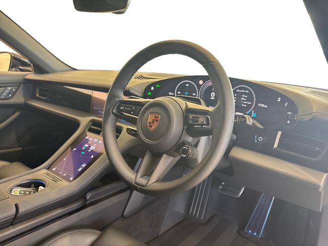 PORSCHE Taycan Photo 10