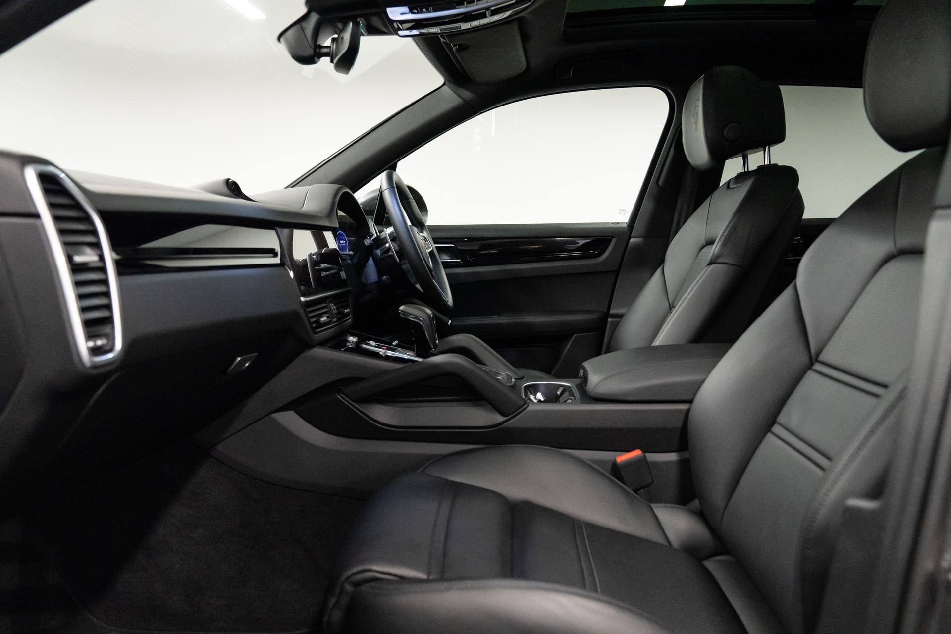 Porsche CAYENNE Photo dd4296f4-e419-4819-a713-2810ca599ad0.jpg