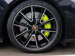 PORSCHE Panamera Photo 4