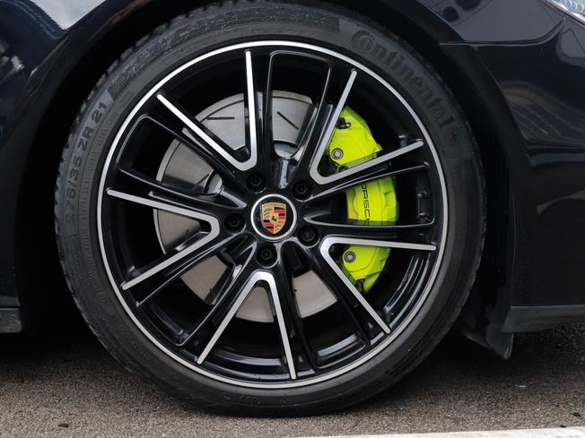 PORSCHE Panamera Photo 4