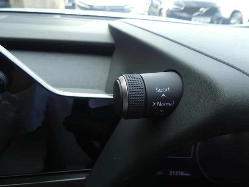 Lexus UX Photo dd59ffbd-3216-4658-98f2-abfe58e18001.jpg
