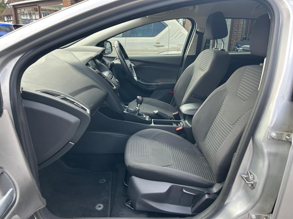 Ford Focus Photo dd9a5b17-2193-4a30-b590-f1a4dfb7b7a0.jpeg