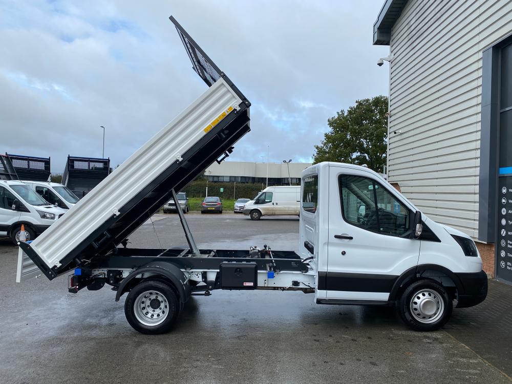 Ford Transit Photo dd9bf328-f818-47ae-ac58-e40bf3d0db25.jpg