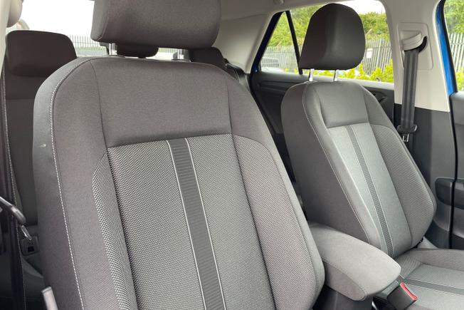 VOLKSWAGEN T-Roc Photo 32