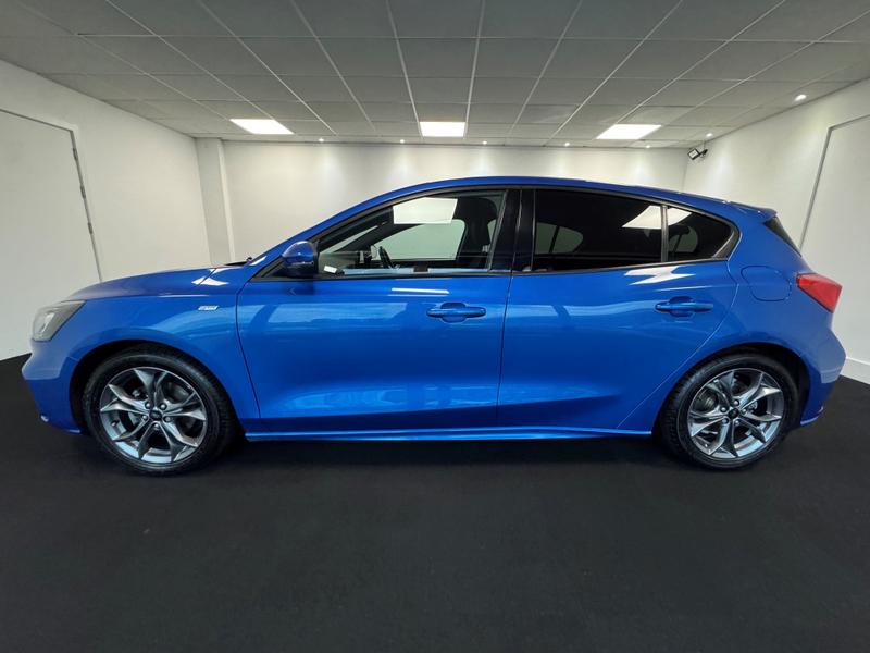 Ford Focus Photo ddc267b4-fe11-4916-8f02-669299b566bd.jpg