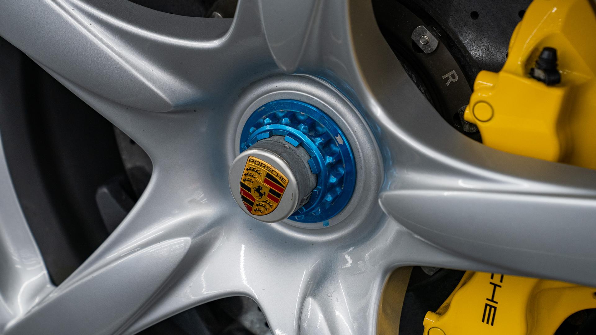 Porsche Carrera GT Photo ddcdd3fe-ebbc-437c-abbc-85da470a0ac4.jpg