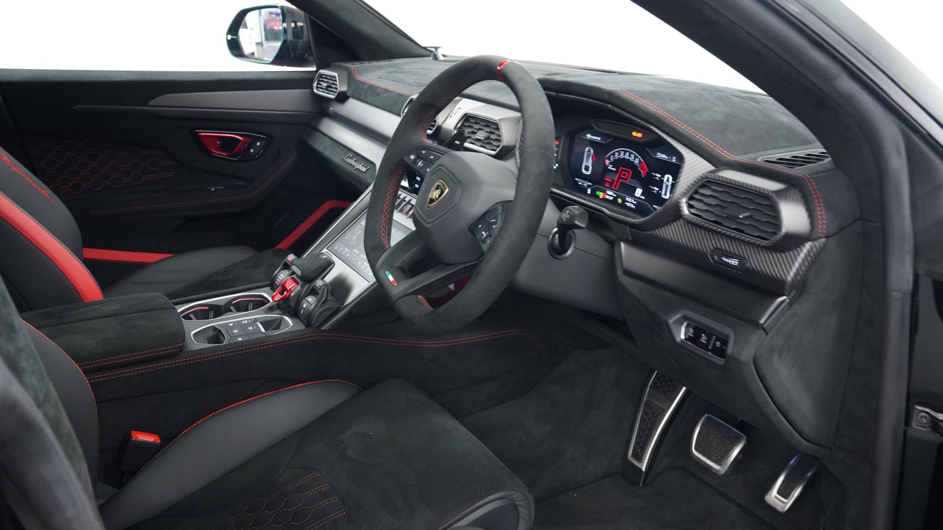 LAMBORGHINI Urus Photo ddcea7b6-a230-4c35-b93c-089845da9db2.jpg