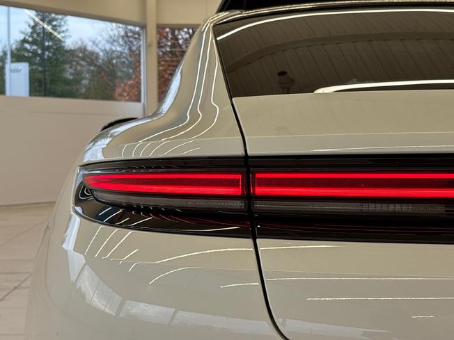 PORSCHE Panamera Photo 23