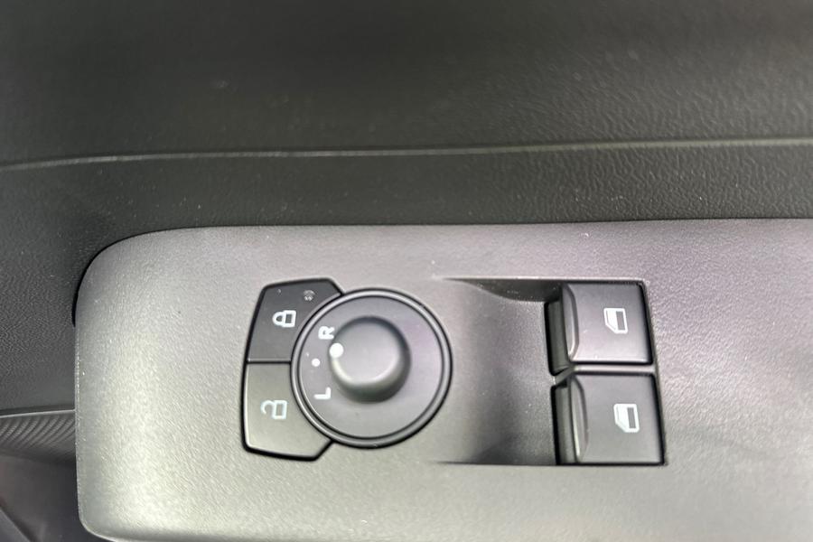 Ford TRANSIT COURIER Photo ddd1495e-dfd7-4f5c-baa7-66fa2db96f94.jpg