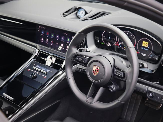 PORSCHE Panamera Photo 13