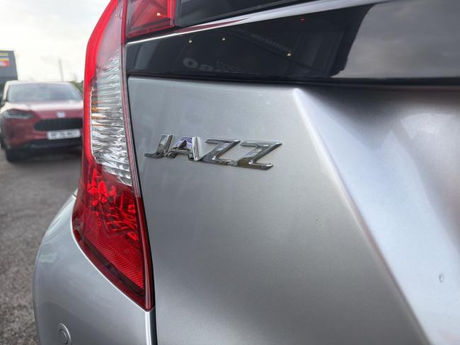 Honda Jazz Photo de07cbbb-33a7-40de-964a-cff0398f890d.jpg