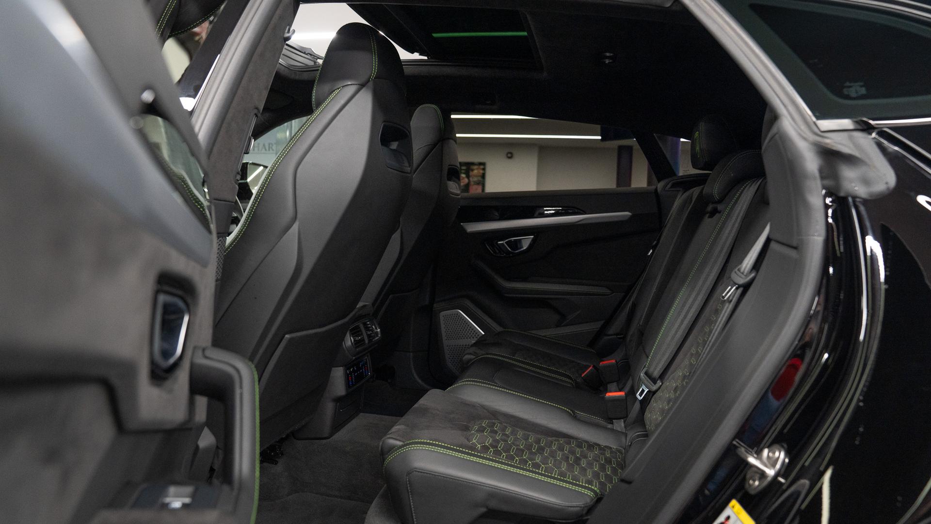 Lamborghini Urus Photo de09178a-71bb-4355-8d92-6e9c92057673.jpg