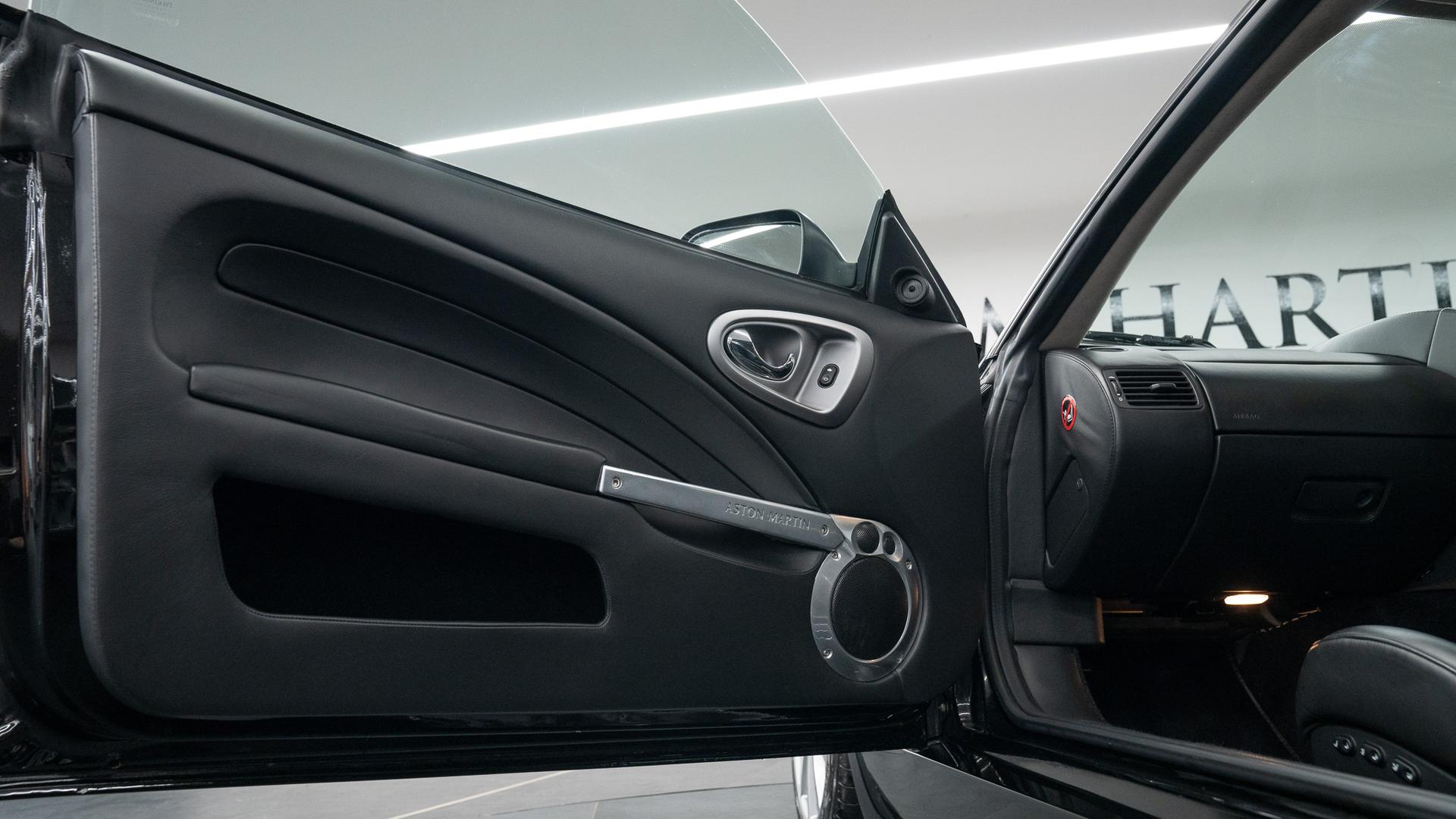 Aston Martin Vanquish Photo de0d2fc0-644c-4501-97b7-42277e657906.jpg