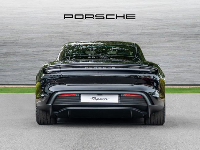 Porsche Taycan Photo 7