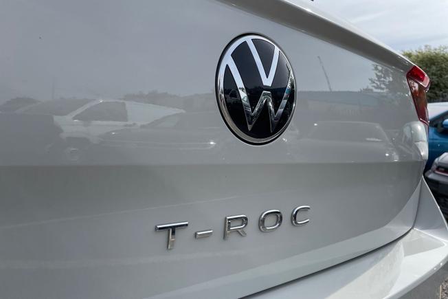VOLKSWAGEN T-Roc Photo 21