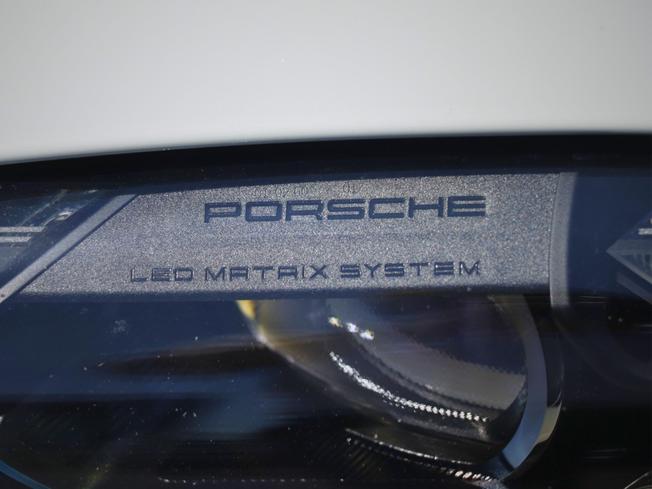 PORSCHE Taycan Photo 12