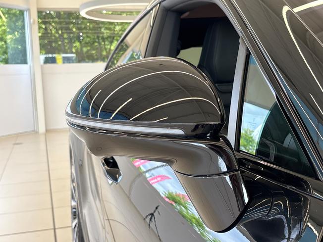 Porsche Cayenne Electric Photo 9