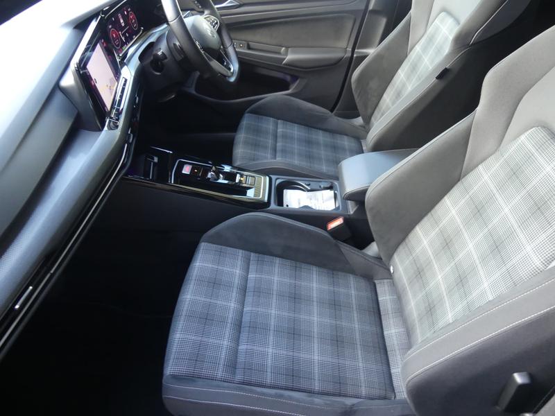 Volkswagen Golf Photo de568cf0-1a53-4066-8d1f-ed89967ec24f.jpg