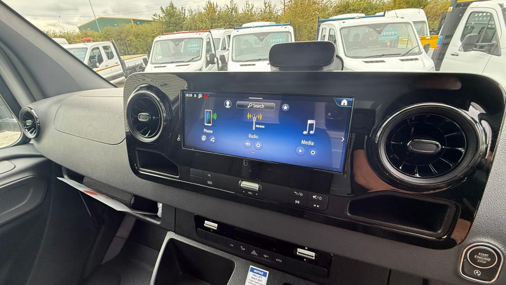Mercedes-Benz Sprinter Photo de5c147b-c649-48ed-b2f2-69f6b2b3a8bf.jpeg