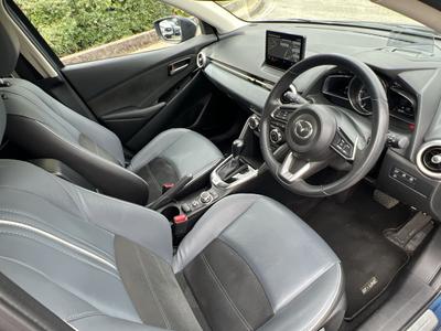 Mazda Mazda2 Photo 1