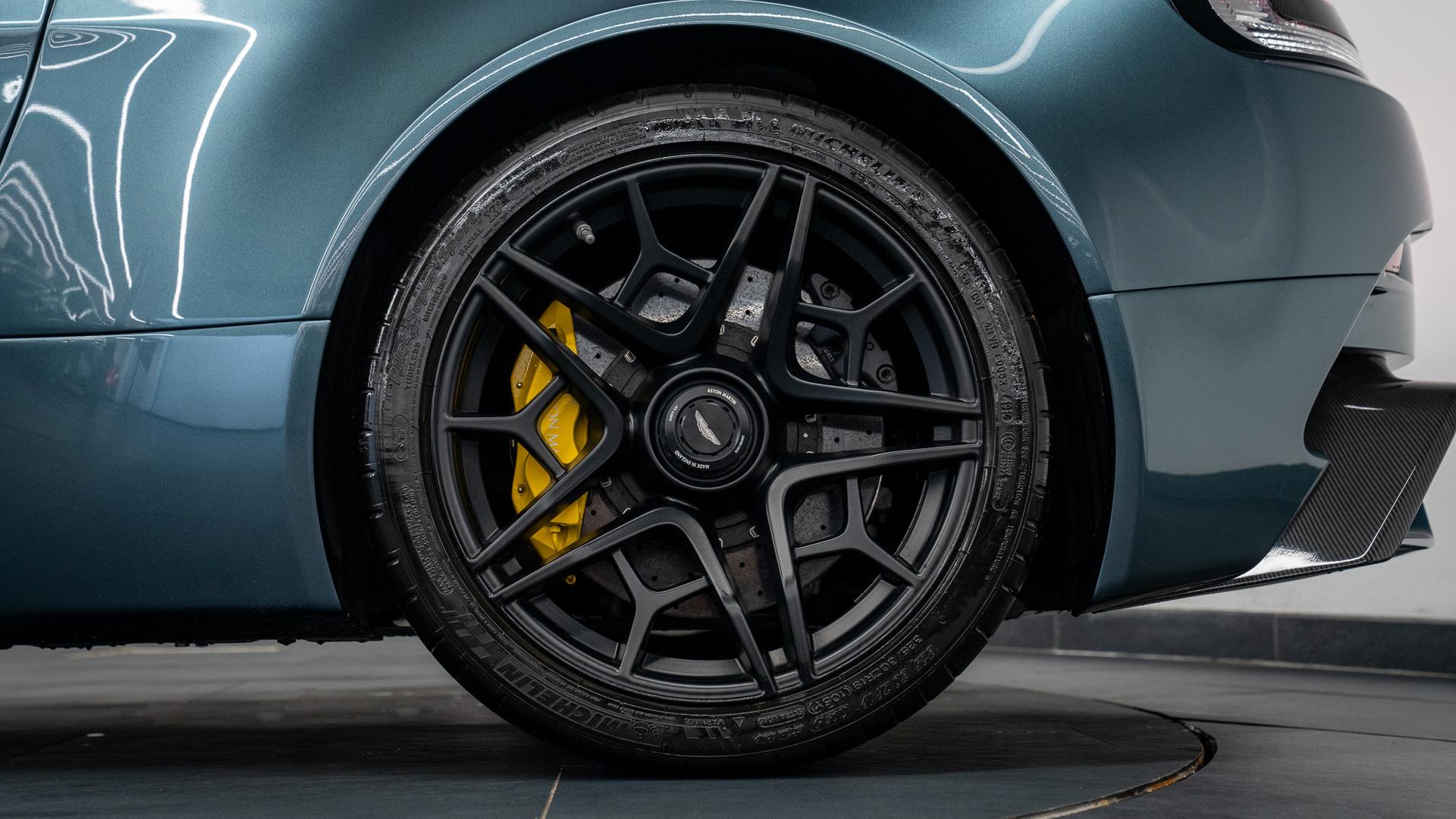 Aston Martin Vantage Photo de98df15-d157-4e27-93c5-810016f7dd1d.jpg