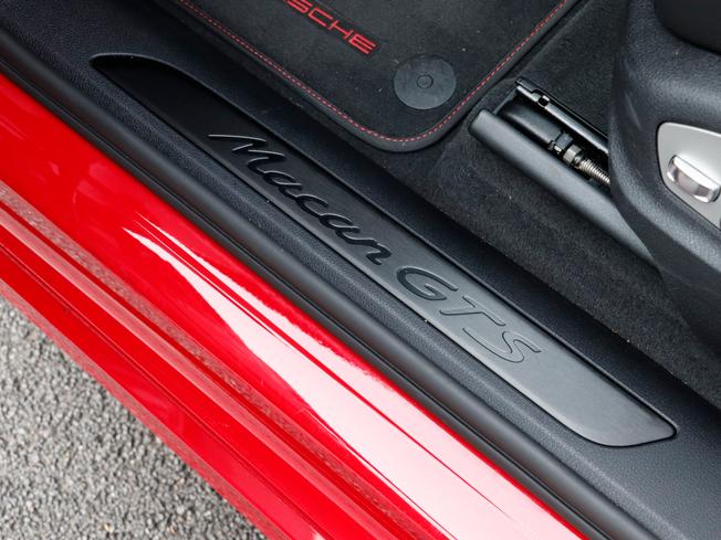 PORSCHE Macan Photo 11