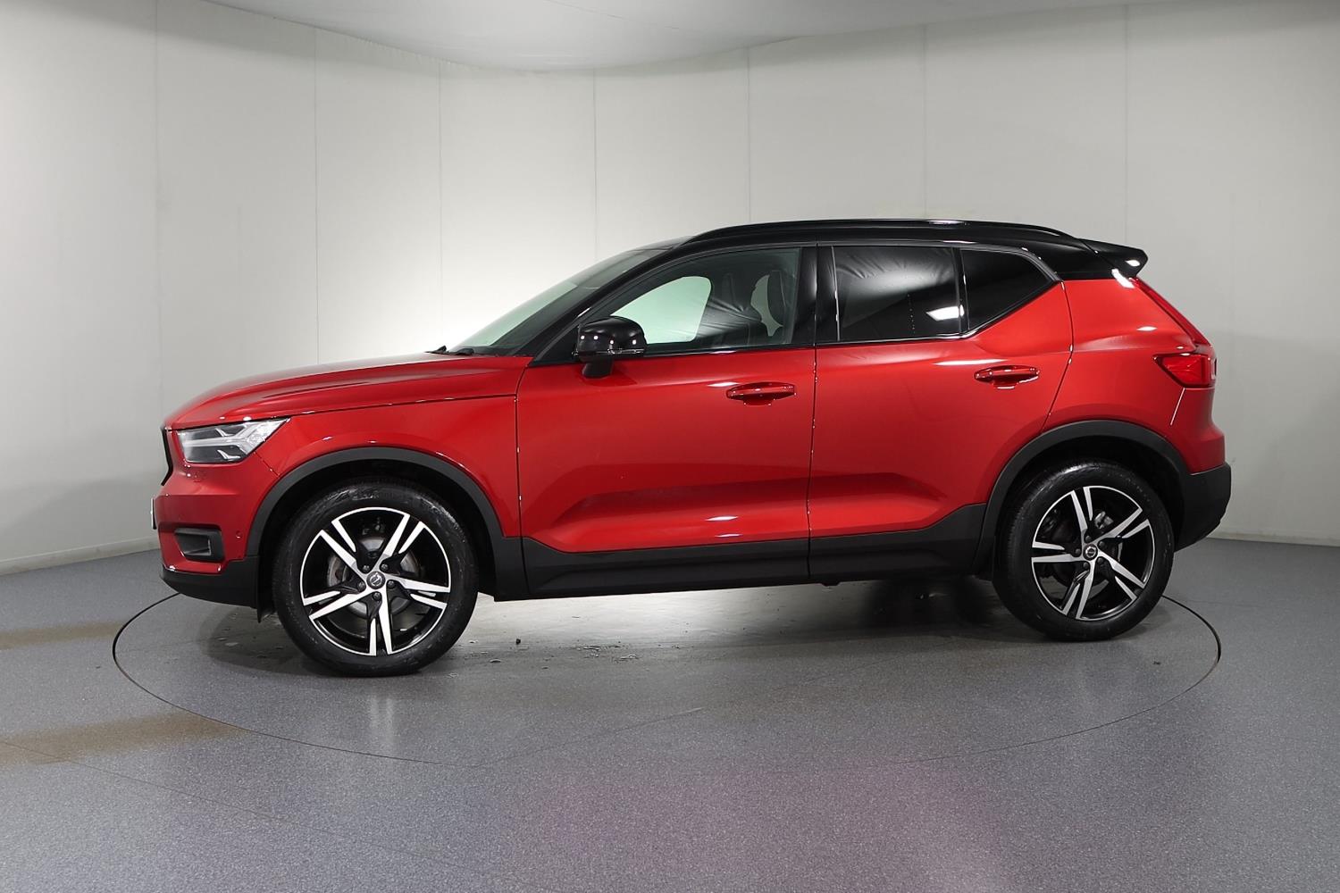 Used 2021 Volvo XC40 R-Design, T3 Automatic £34,990 10,240 Miles Fusion ...