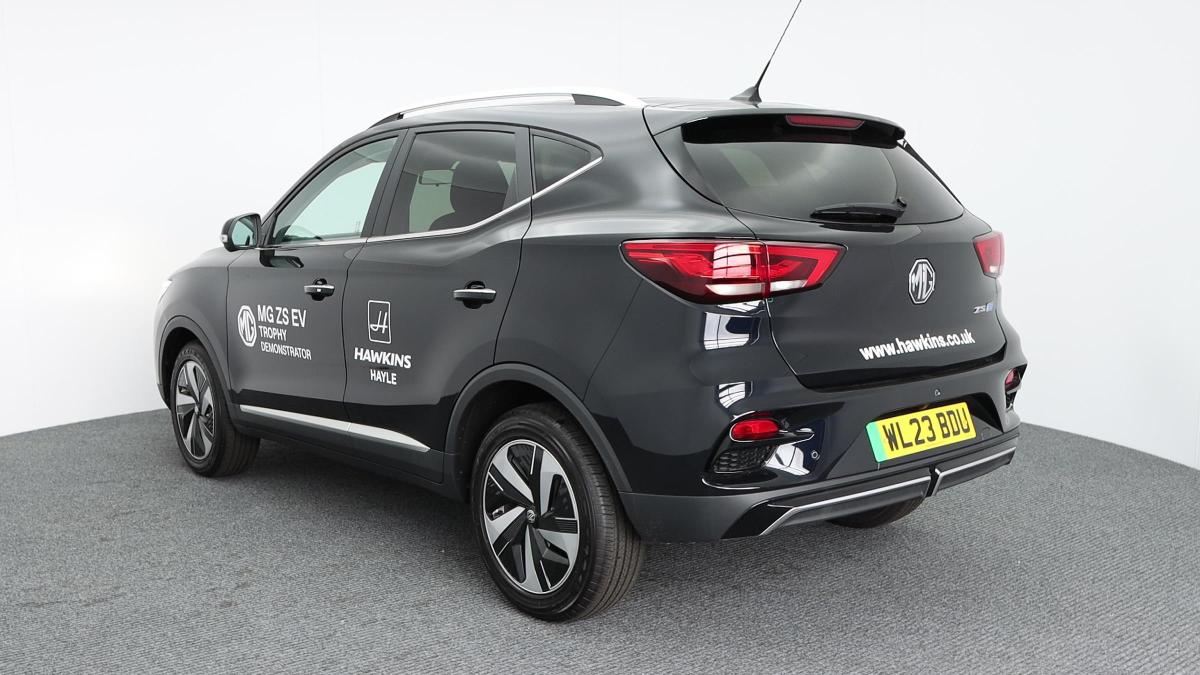 mg zs ev 72.6 kwh trophy connect at long range