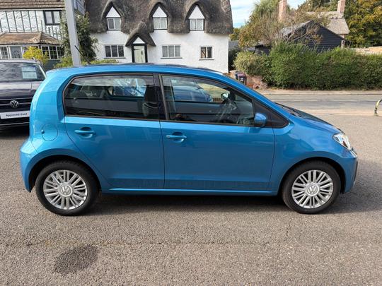 Volkswagen up! Photo dec12e3e-e177-4d0a-a108-f0617c7eecc3.jpeg