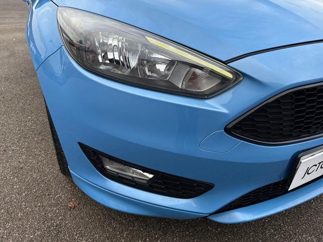 FORD Focus Photo 27