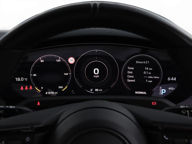 PORSCHE Taycan Photo 35