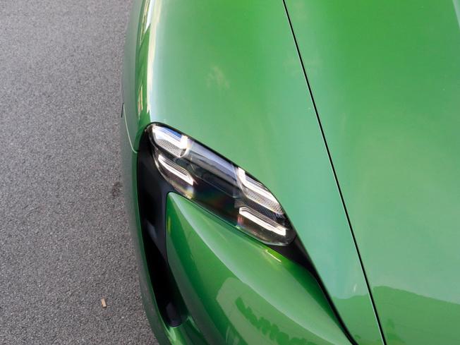 PORSCHE Taycan Photo 11