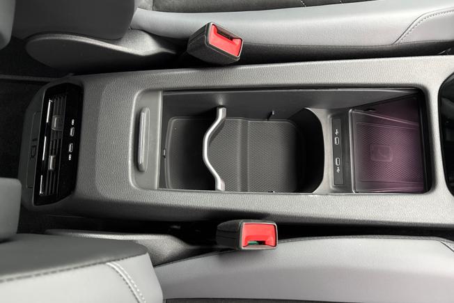 VOLKSWAGEN ID.4 Photo 25
