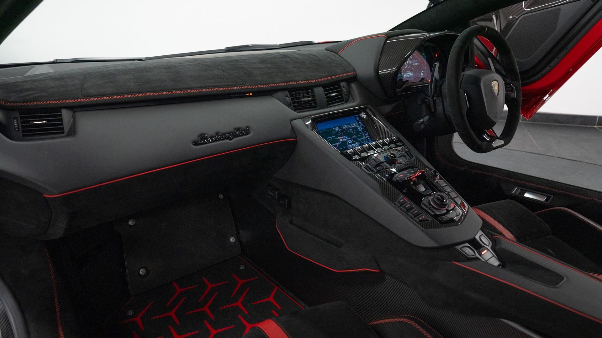 LAMBORGHINI Aventador Photo def4e53d-afcf-4b67-81ea-97605f4a339c.jpg