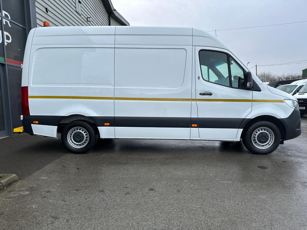 Mercedes-Benz Sprinter Photo defb9c77-7e3d-4ae3-abed-050134714911.jpg