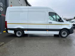 Mercedes-Benz Sprinter Photo 8