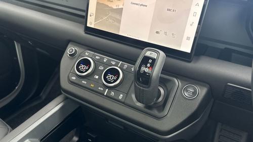 Land Rover Defender Photo devhouse-1131300573a9e78411d400be985d35a3c37427e2.jpg