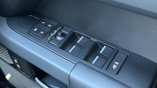 Land Rover Defender Photo devhouse-2104645d839c2ae81a90b20f98c465fbc97e0fdd.jpg