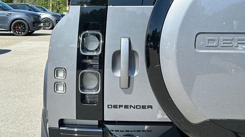 Land Rover Defender Photo devhouse-236fd224bb304fef0574a41fdbf2dedd5a2eb39a.jpg