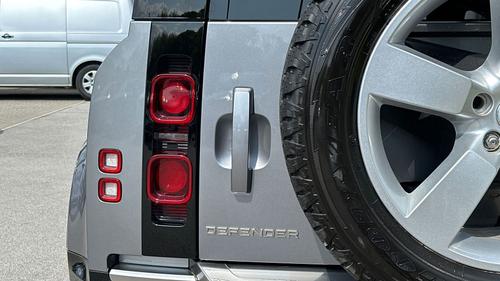 Land Rover Defender Photo devhouse-3484f62b9534cc03fdf1558a786140fc3f34e820.jpg