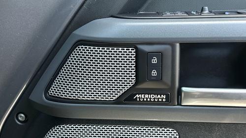 Land Rover Defender Photo devhouse-6fe6372dea27675e6d1a6ca46bc02bcaa81ef744.jpg