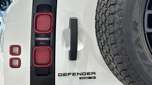 Land Rover Defender Photo devhouse-9b1a8f59dab57e996dedc9f8edd49d1dded6938c.jpg