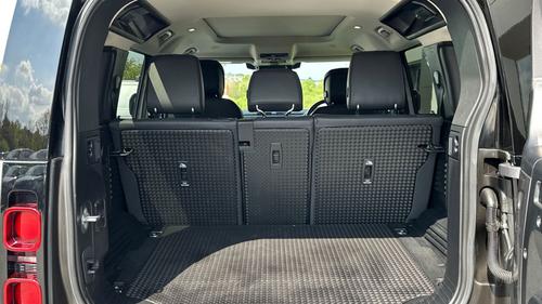 Land Rover Defender Photo devhouse-c73c39bad62f7c6d8755326b80c8f4271329cfc0.jpg