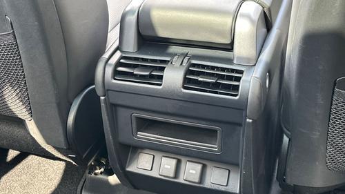 Land Rover Defender Photo devhouse-f7823208cd9d6b2afad54a7888a49dc52edf7d36.jpg