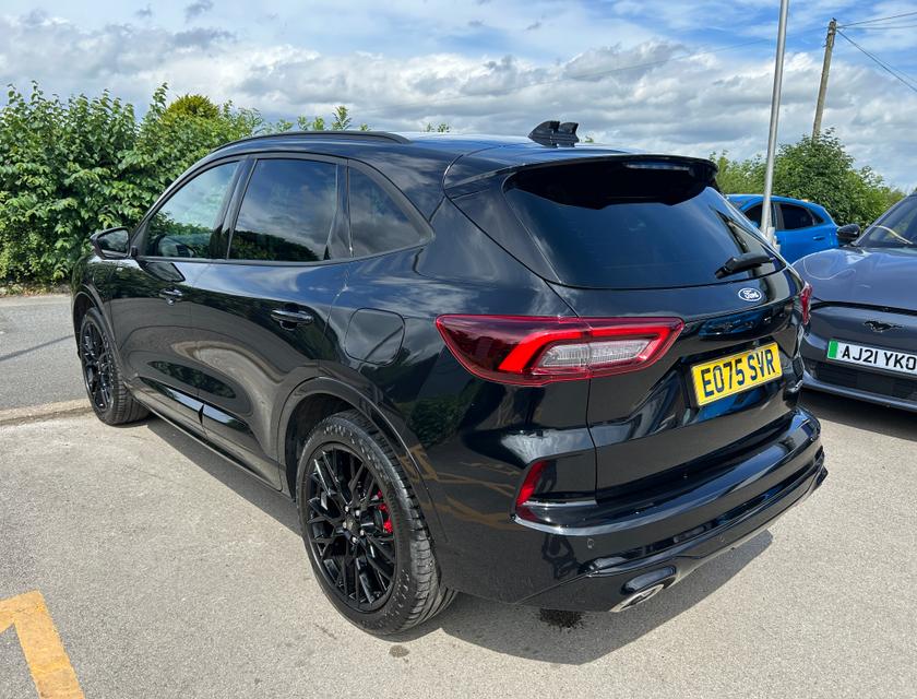 Ford Kuga Photo df2097d7-876d-46e3-ae3e-a0ce2d10b5d6.jpg