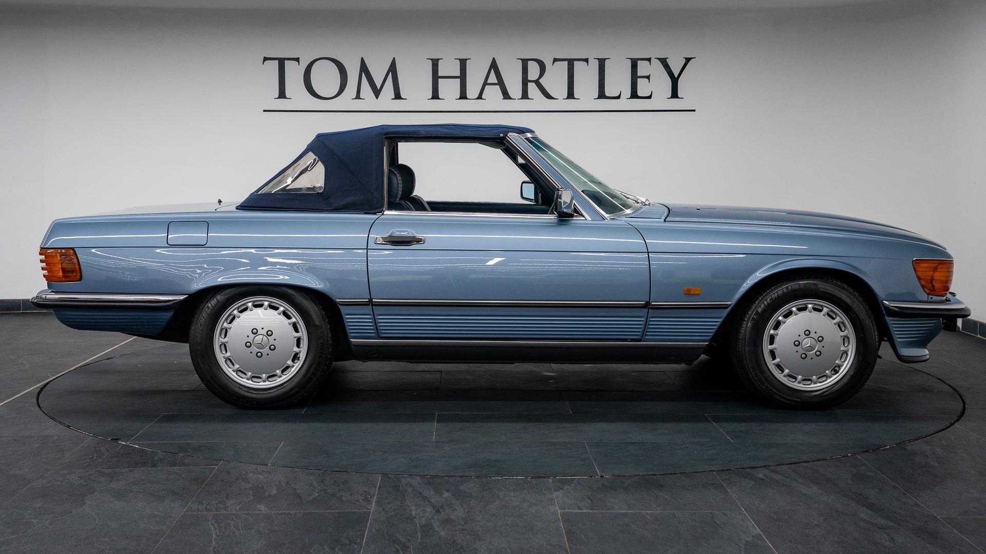 Mercedes-Benz 300 Photo df23a0e3-37a7-4703-a8bf-6c0e2862d2dd.jpg
