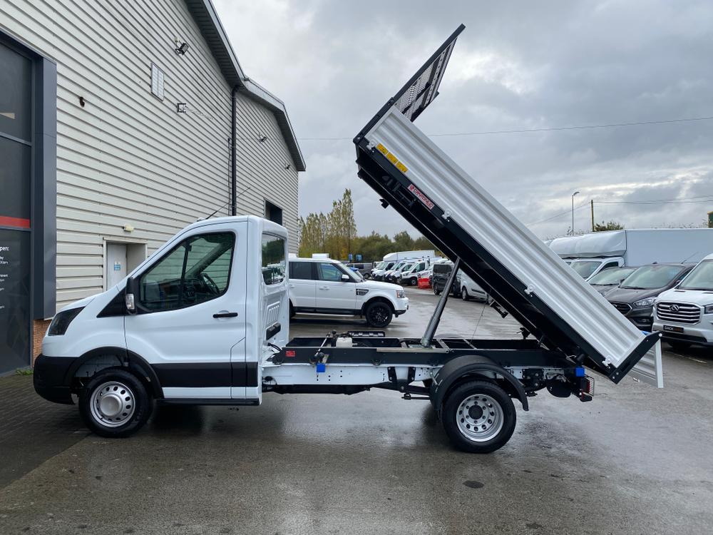 Ford Transit Photo df27665e-54d0-4e46-a7a7-bce1cf2824de.jpg