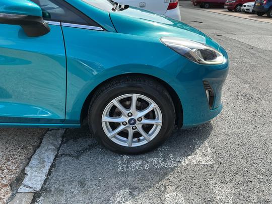 Ford Fiesta Photo 4